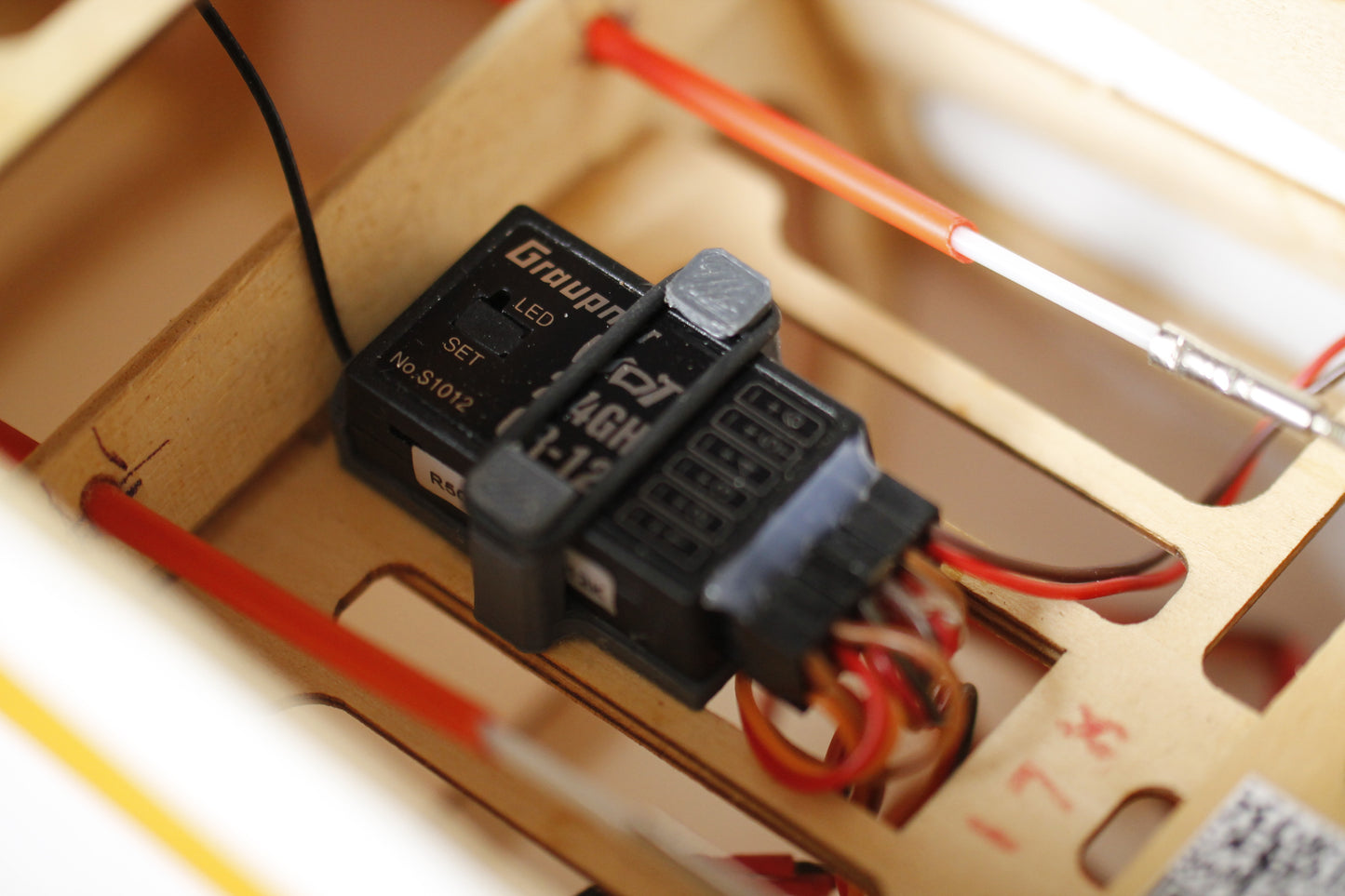 Empfängerhalter für Graupner GR12/ GR12L/ Falcon 12